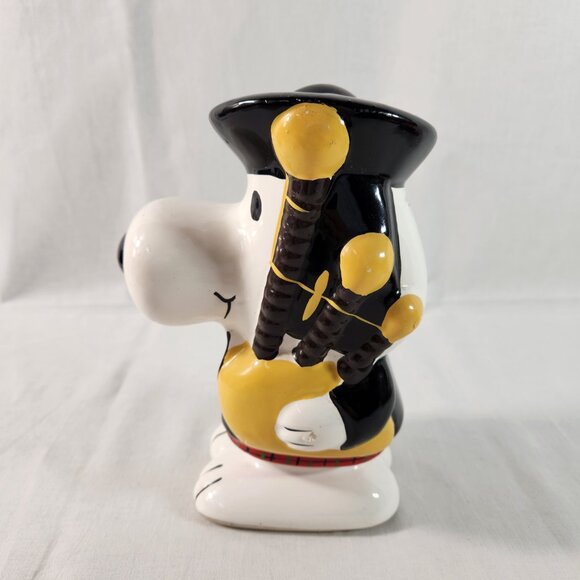 Snoopy Peanuts 1966 Scottish Bagpipes Ceramic Piggy Bank w/ Stopper VG+ Vintage - Picture 6 of 12